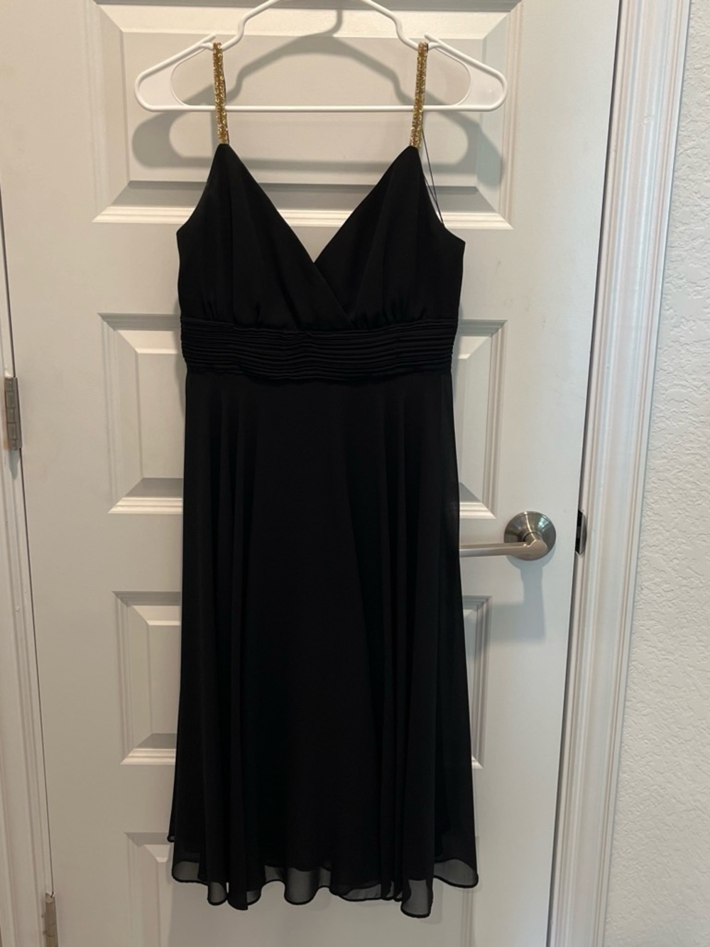 Elegant Chiffon Black Cocktail Dress with Gold Straps